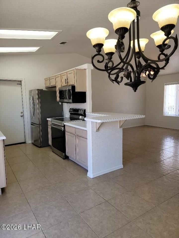 830 Falcon Dr - Photo 6 of 24