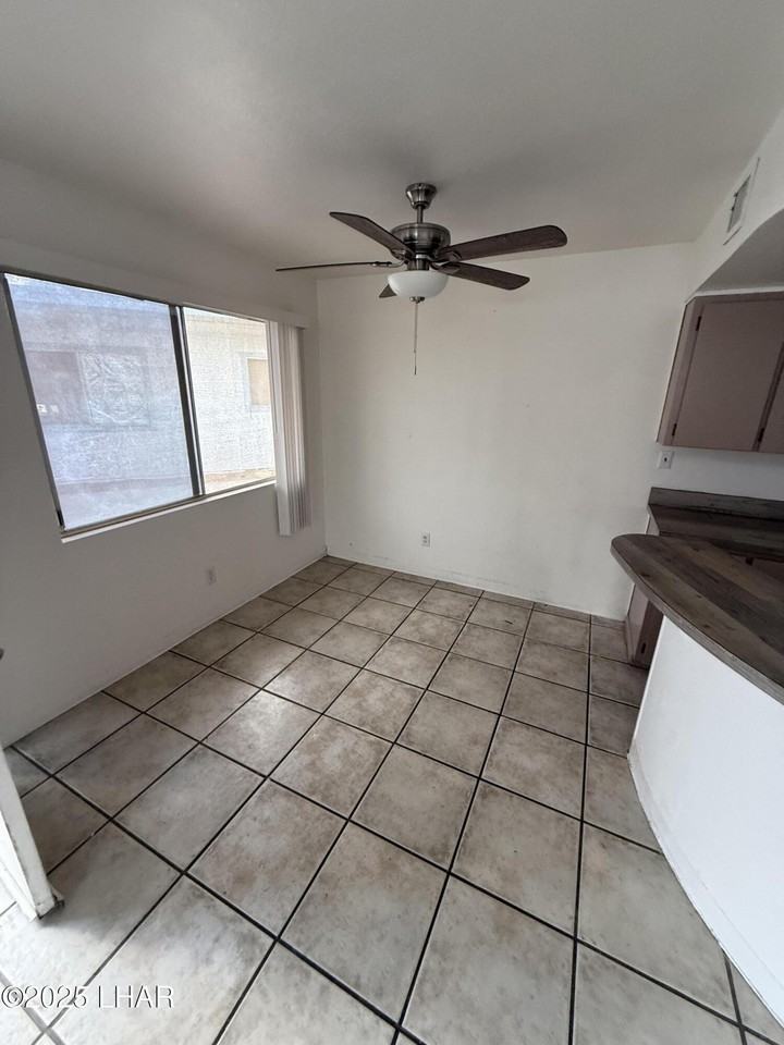 3026 Palisades Ln #4 - Photo 3 of 8