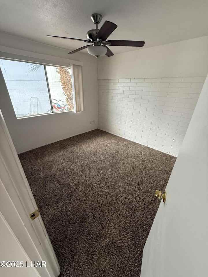 3026 Palisades Ln #4 - Photo 5 of 8