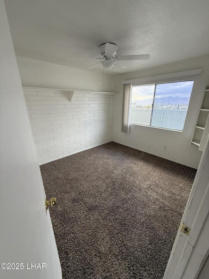3026 Palisades Ln #4 - Photo 6 of 8
