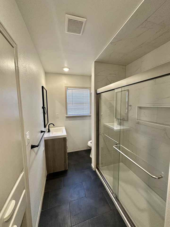2121 31st St - Photo 7 of 11