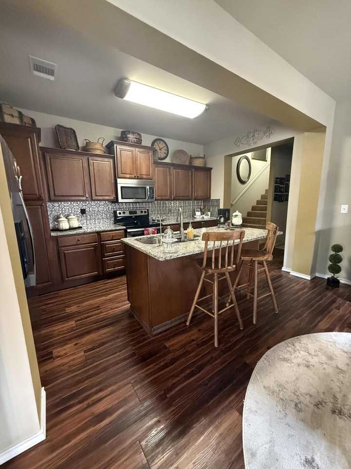 4424 106th St - Photo 3 of 12