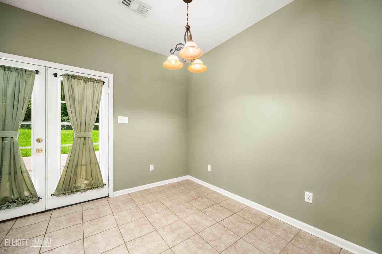 134 Darlene Rd - Photo 4 of 36