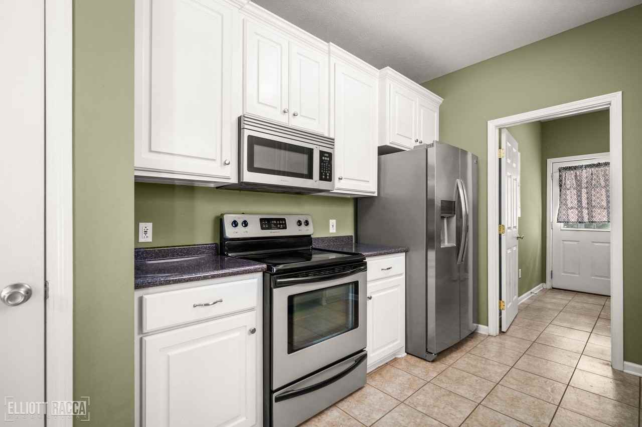 134 Darlene Rd - Photo 6 of 36