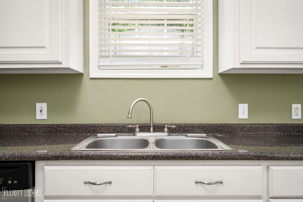 134 Darlene Rd - Photo 7 of 36