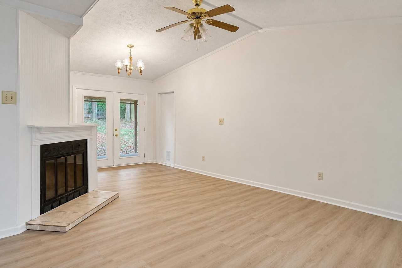 107 Hillside Dr - Photo 2 of 13