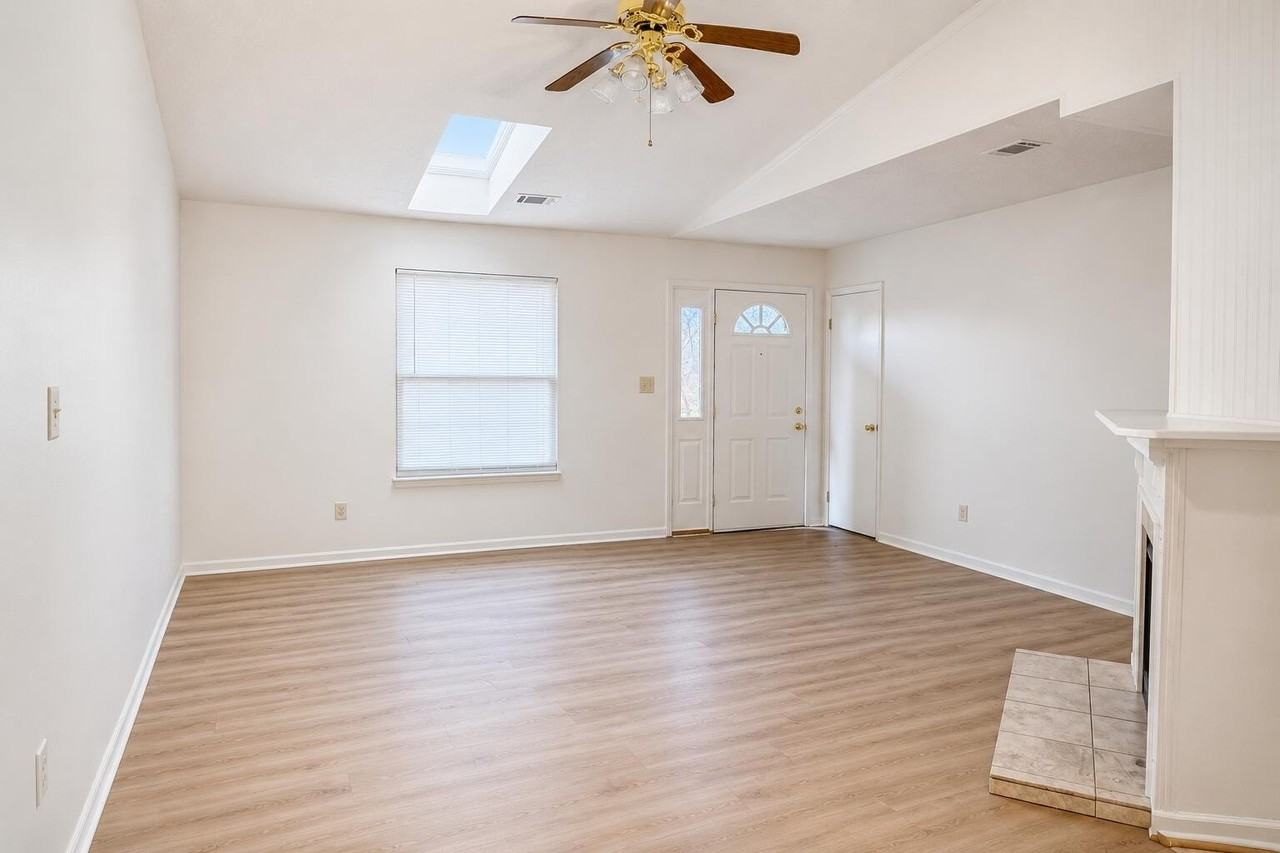 107 Hillside Dr - Photo 3 of 13