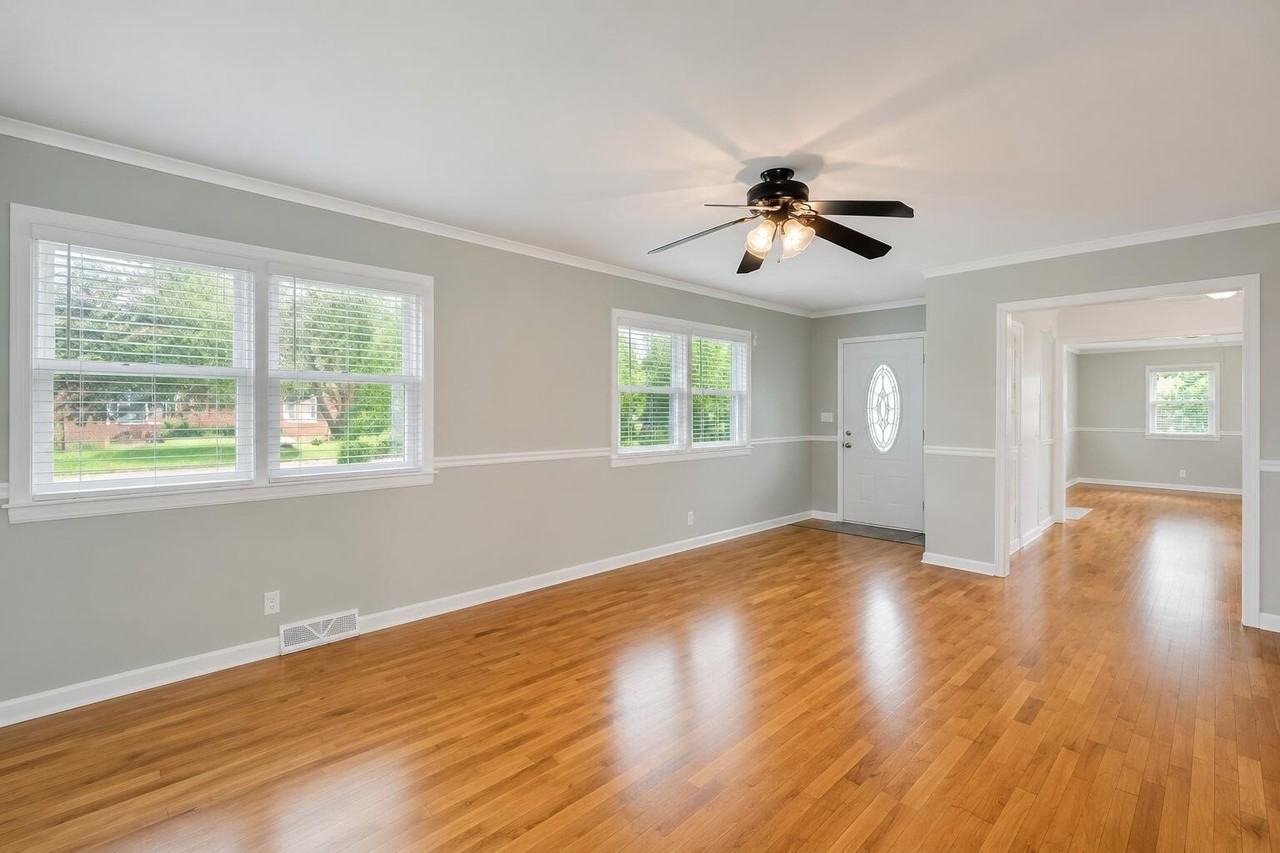 208 N Lewis Ct - Photo 2 of 15