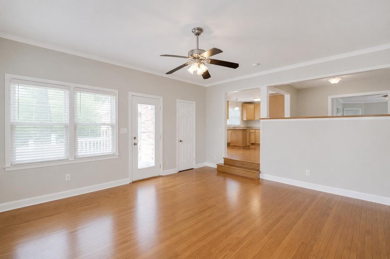 208 N Lewis Ct - Photo 7 of 15