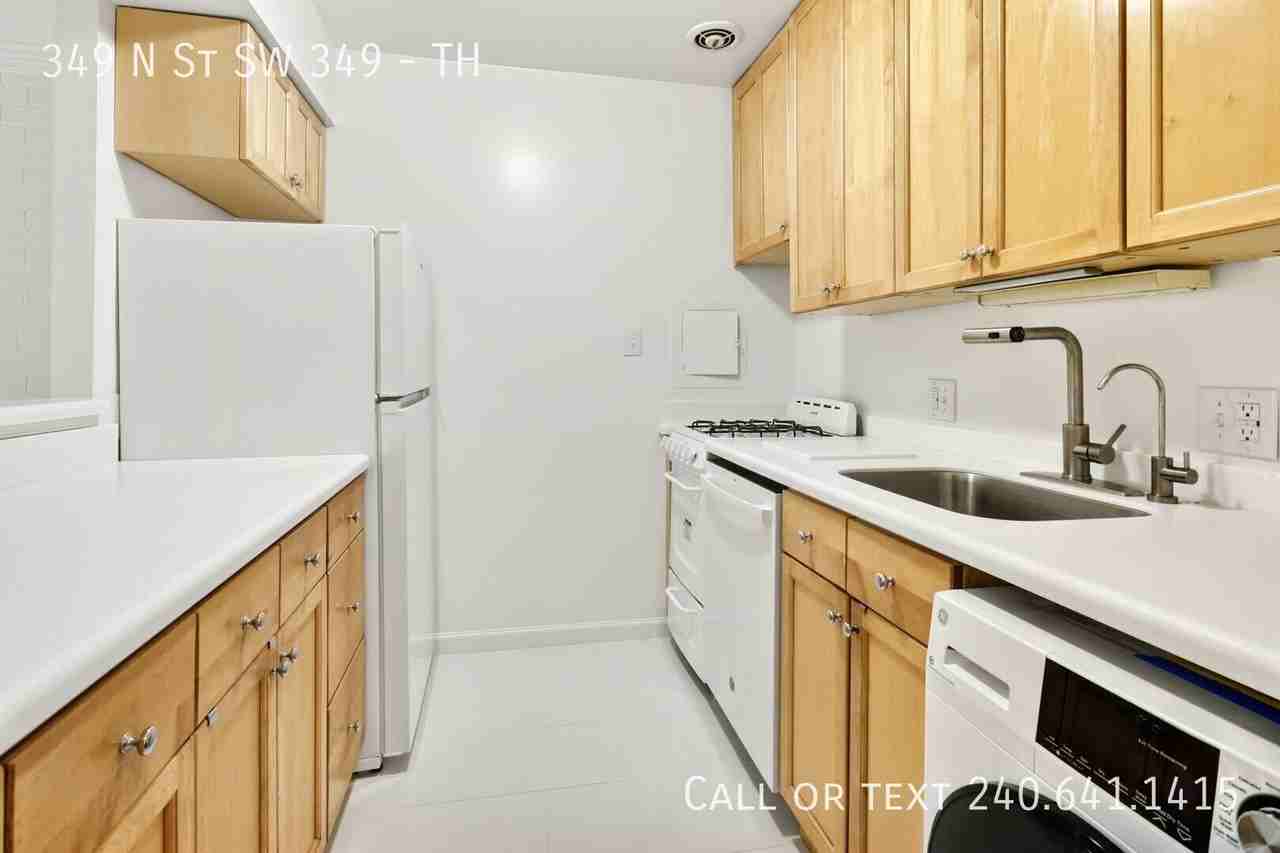 349 N St Sw #TH - Photo 4 of 14