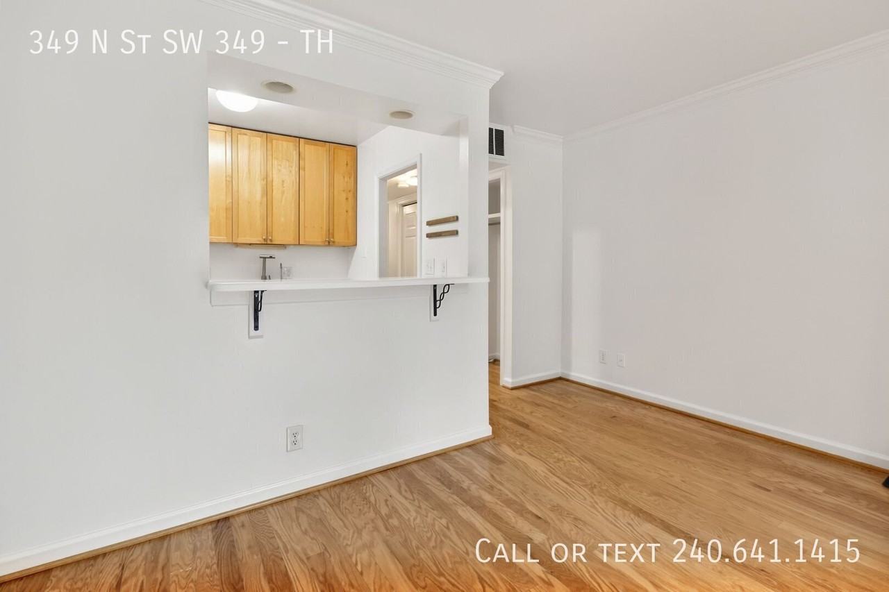 349 N St Sw #TH - Photo 5 of 14