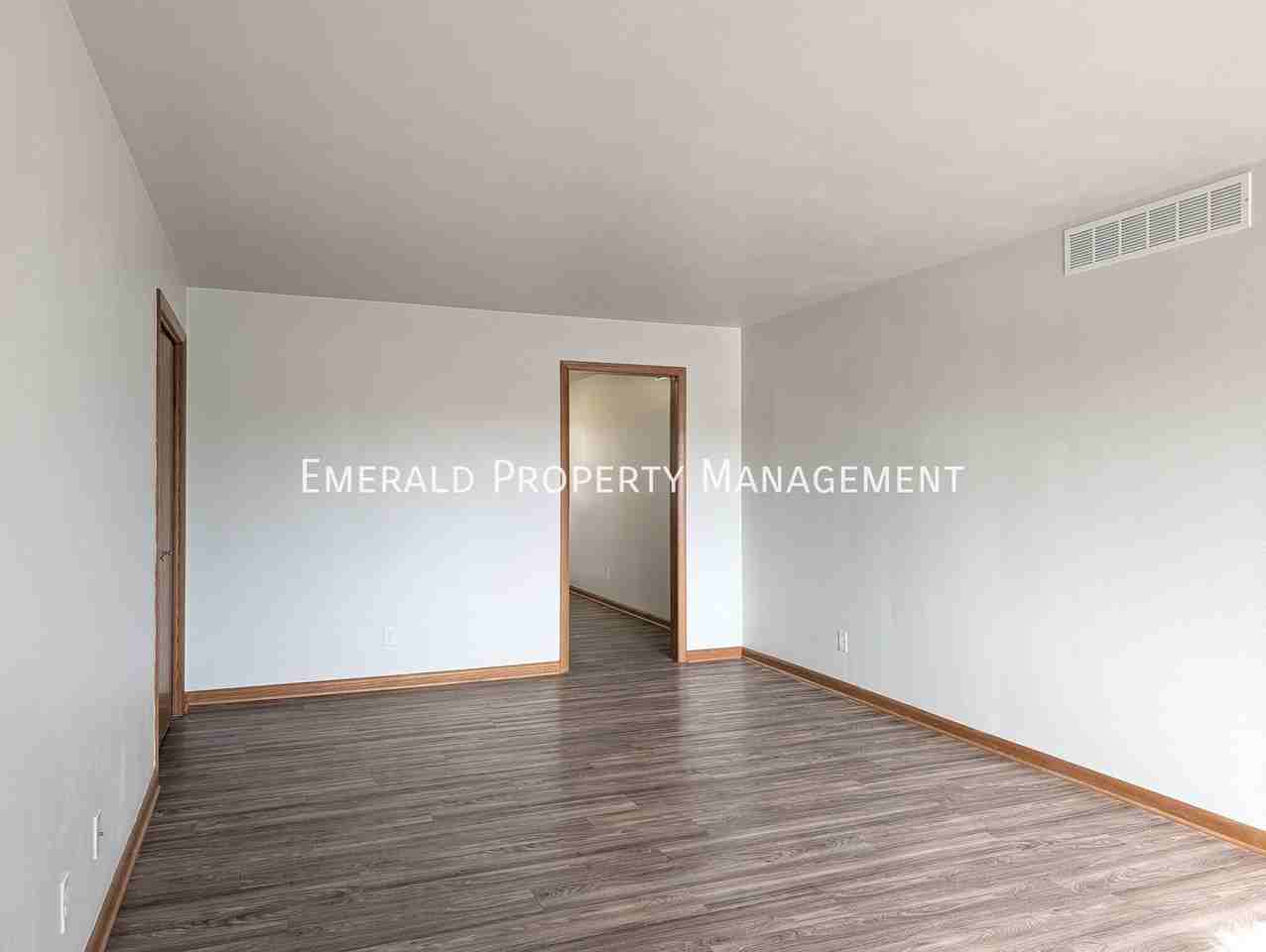 570 N Mulford Rd #4 - Photo 4 of 9