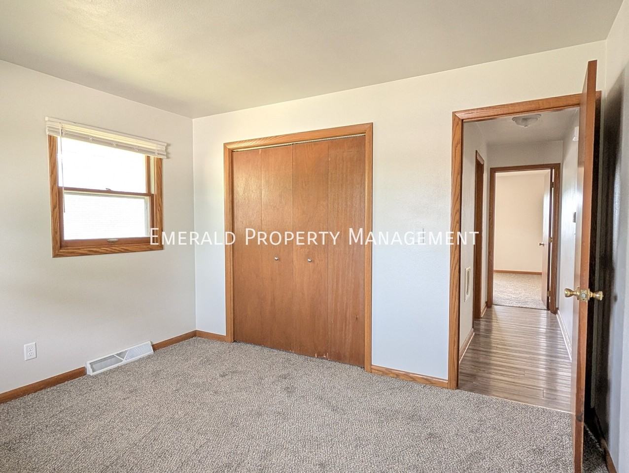 570 N Mulford Rd #4 - Photo 6 of 9