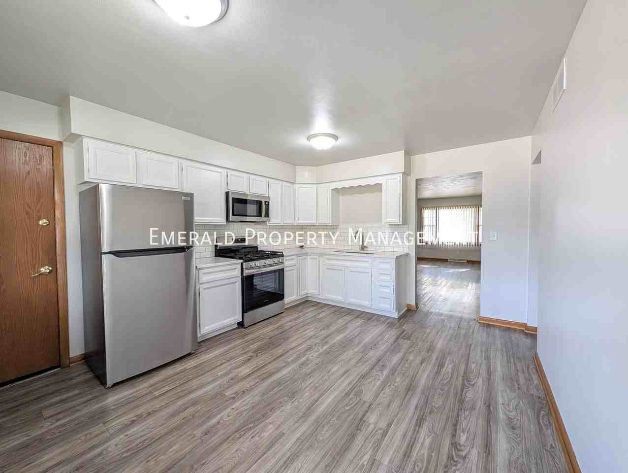 590 N Mulford Rd #3 - Photo 4 of 11