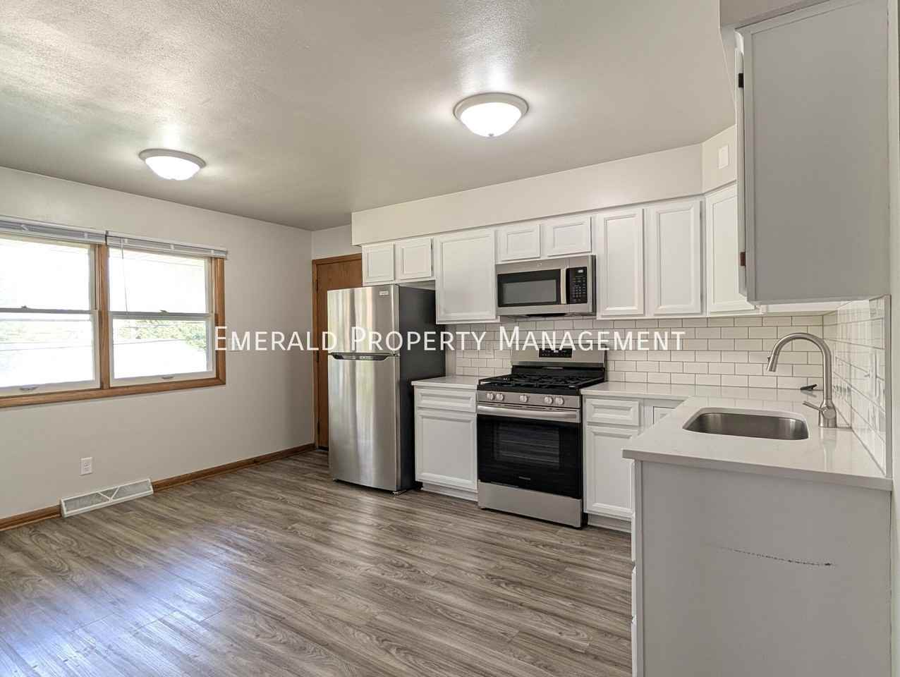 590 N Mulford Rd #3 - Photo 6 of 11