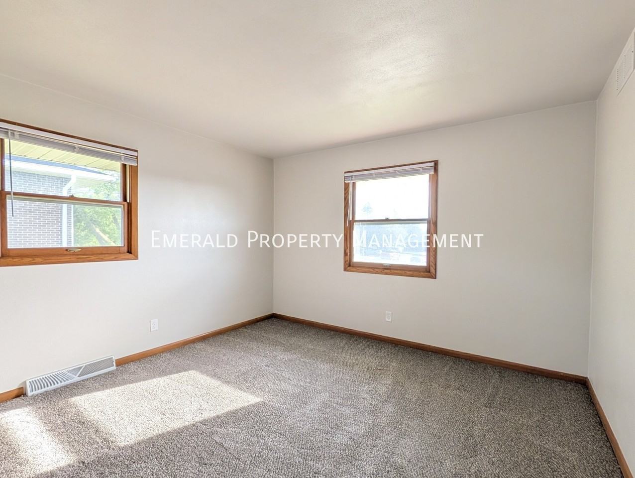 590 N Mulford Rd #3 - Photo 7 of 11