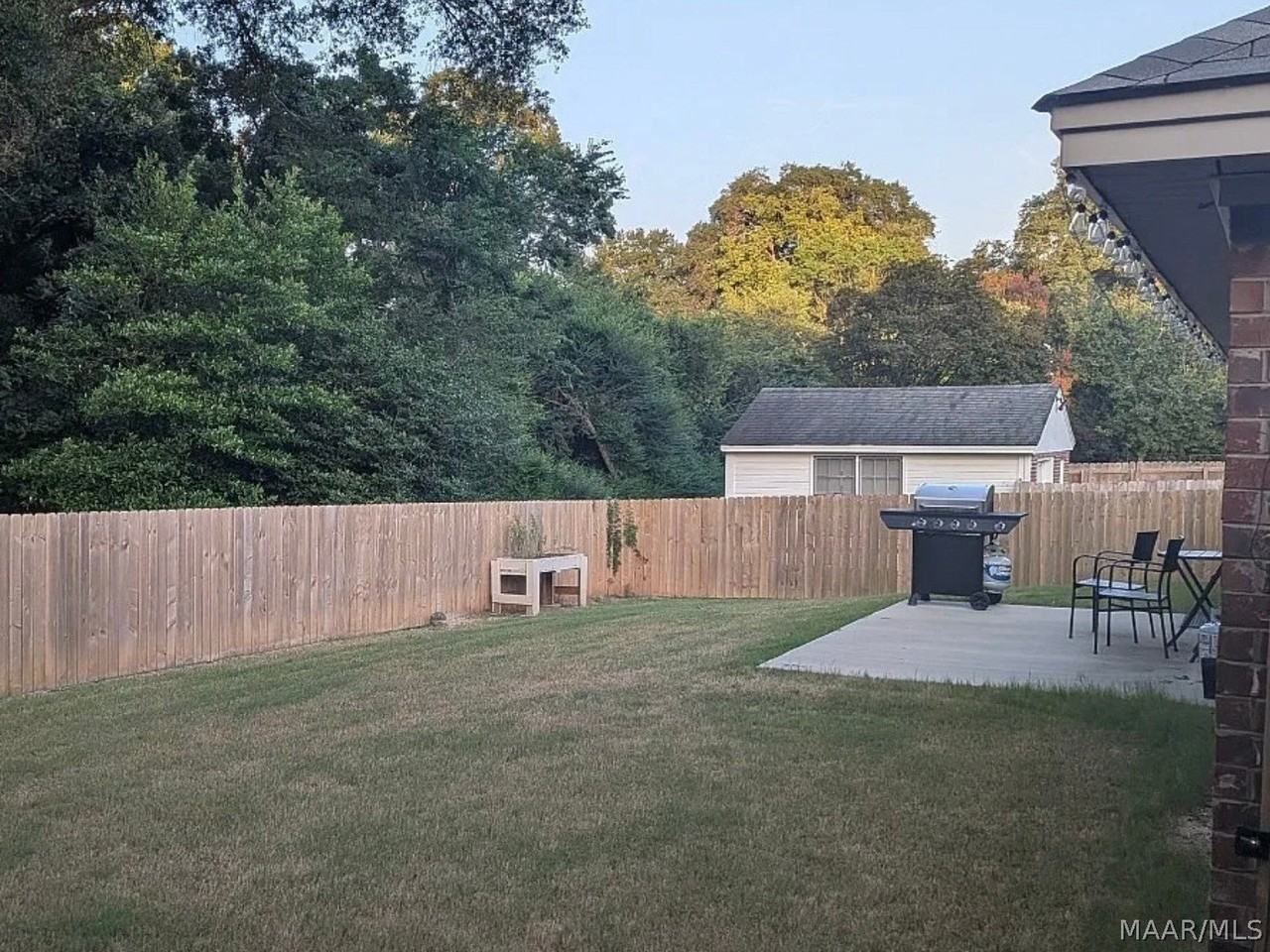 1212 Josephine Ave - Photo 3 of 10
