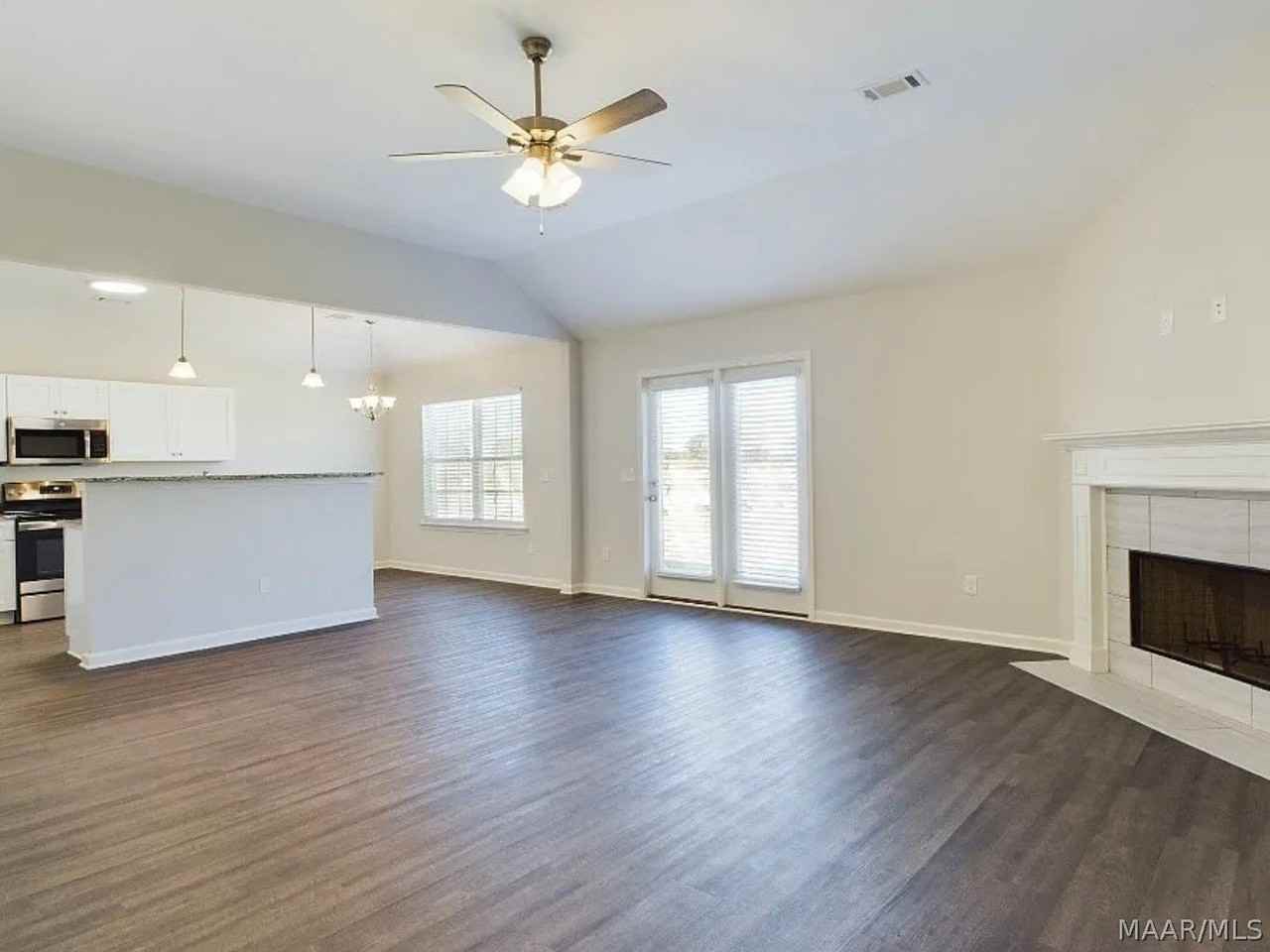1212 Josephine Ave - Photo 5 of 10