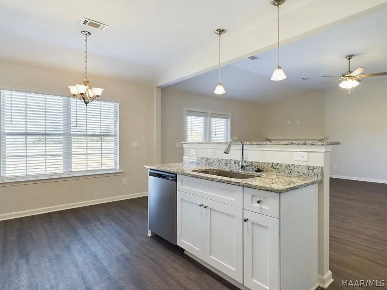 1212 Josephine Ave - Photo 6 of 10