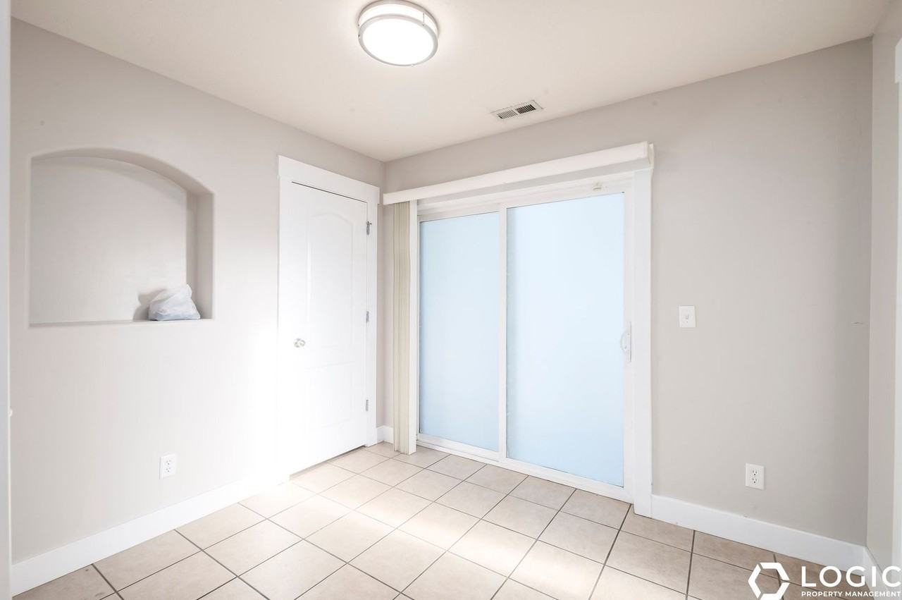 153 W Monifieth Pl - Photo 4 of 20
