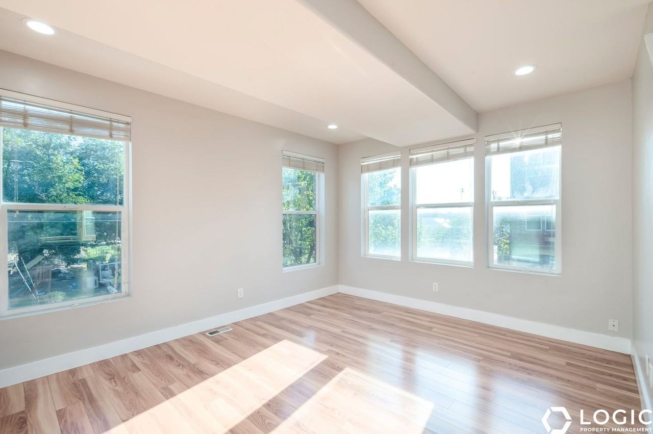 153 W Monifieth Pl - Photo 6 of 20