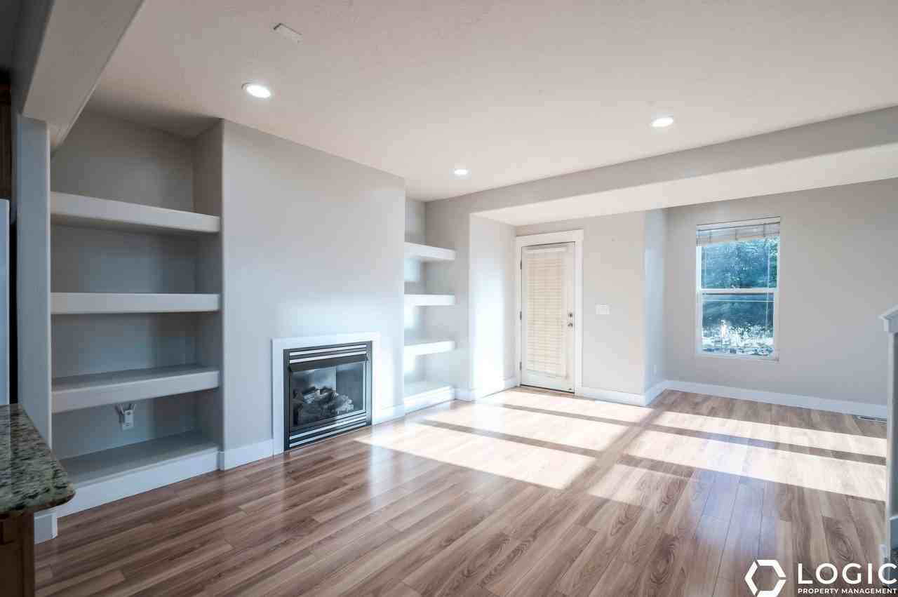 153 W Monifieth Pl - Photo 7 of 20