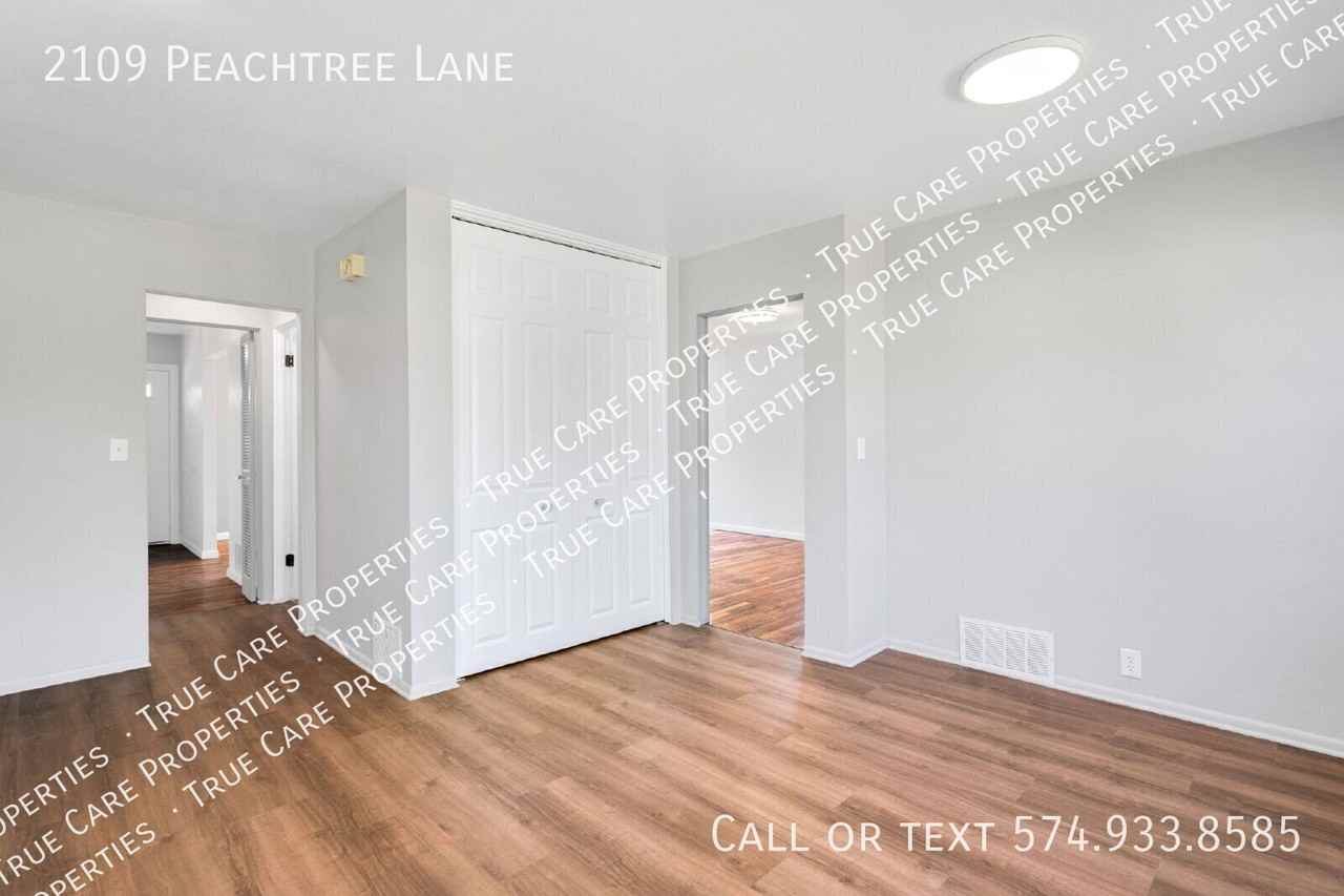 2109 Peachtree Ln - Photo 3 of 35