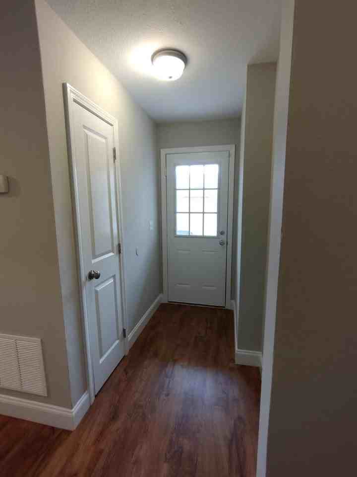 5904 Graston Ave - Photo 4 of 10