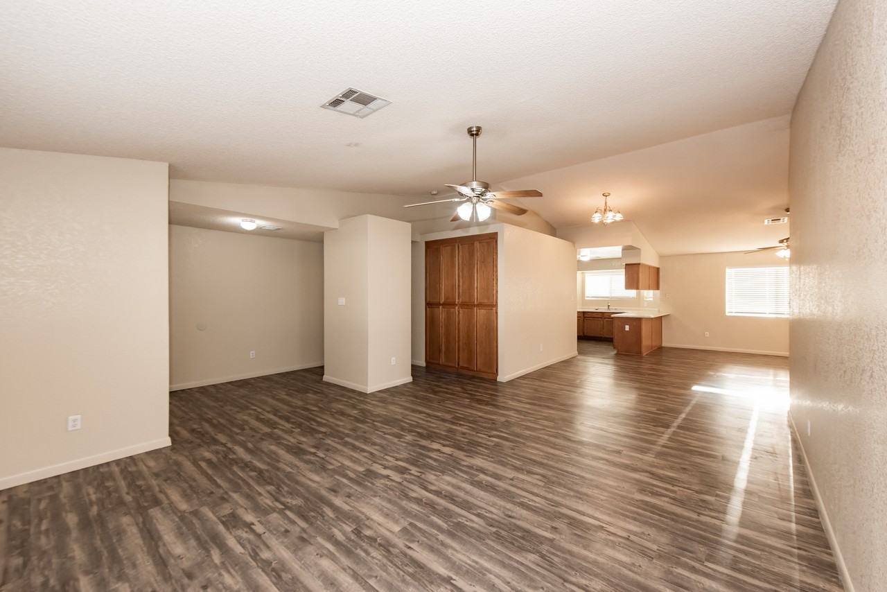 2866 S 30th Dr - Photo 2 of 28