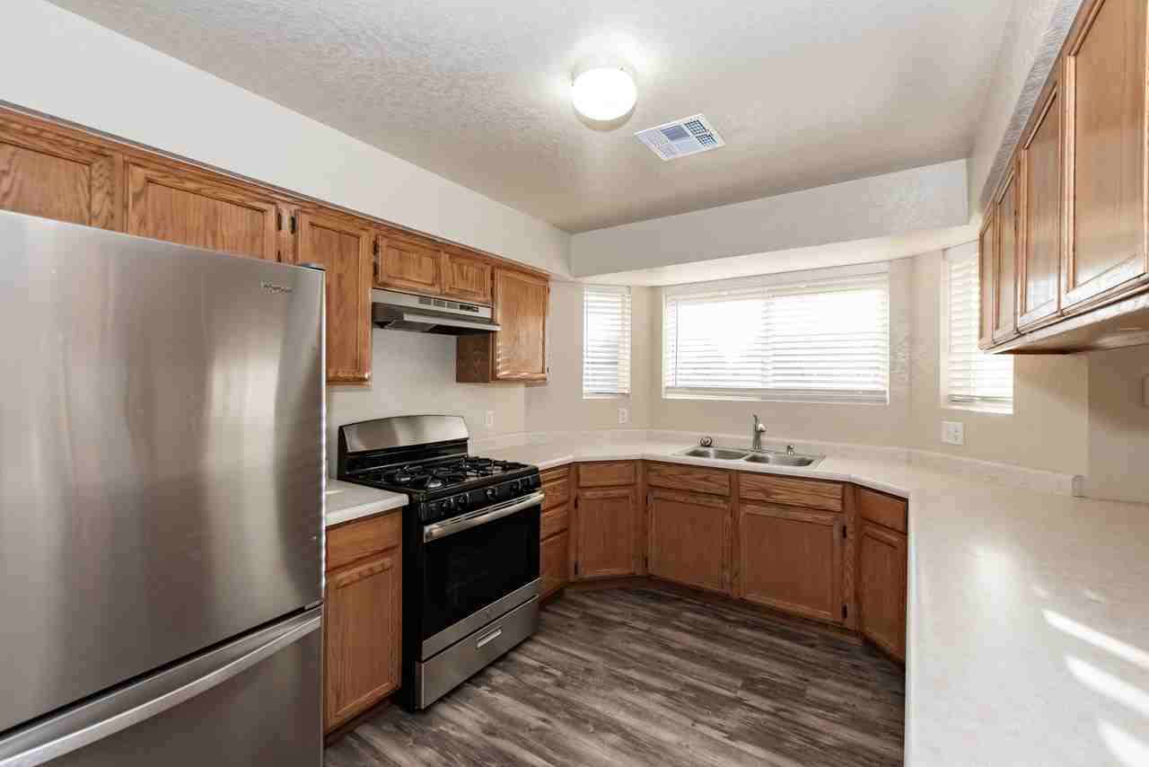 2866 S 30th Dr - Photo 3 of 28