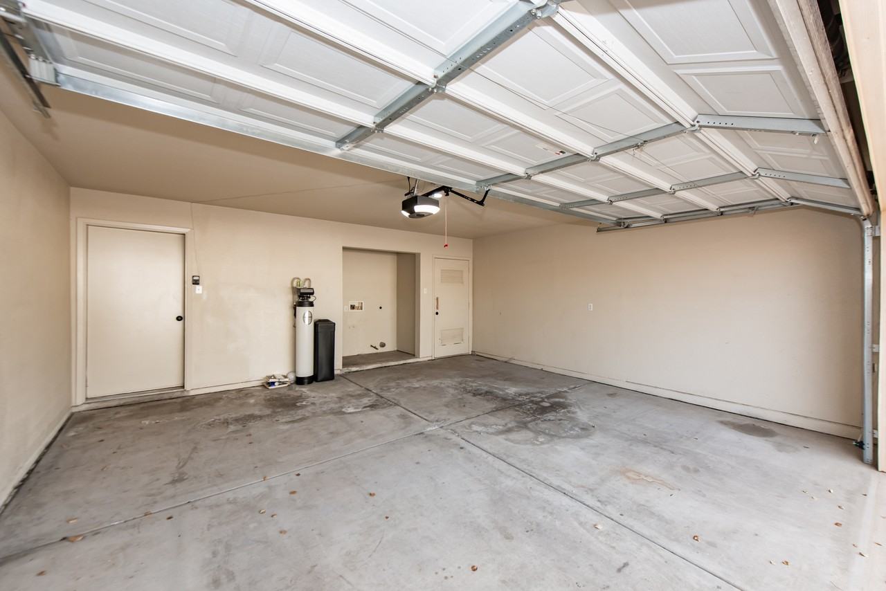 2866 S 30th Dr - Photo 7 of 28