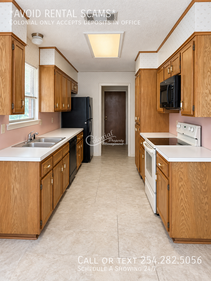 1006 Woodshadows - Photo 4 of 15