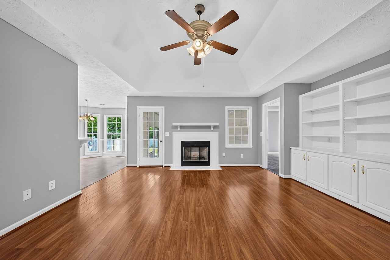 4004 Pittman St - Photo 5 of 35