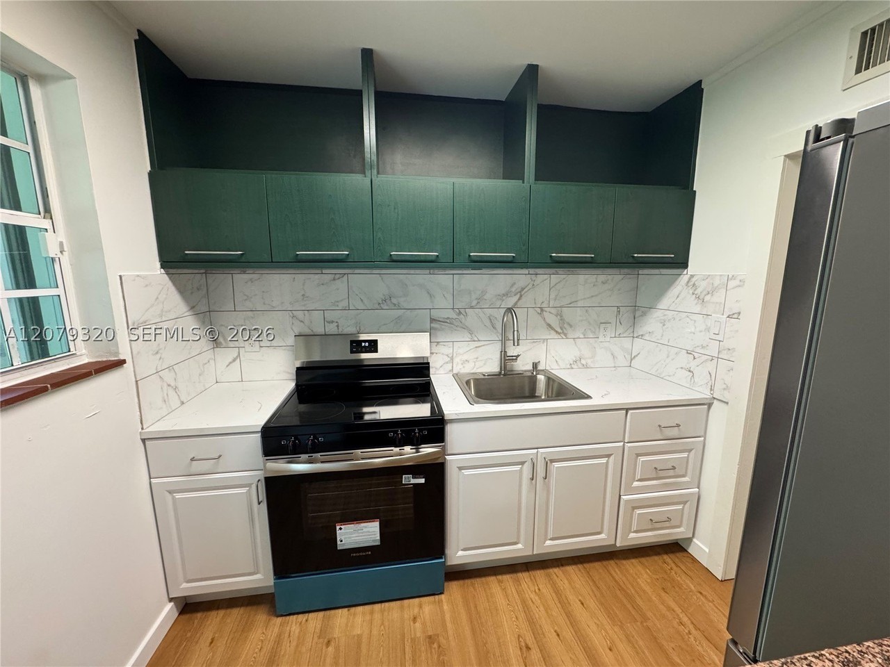 5765 Sw 48th St - Photo 2 of 20