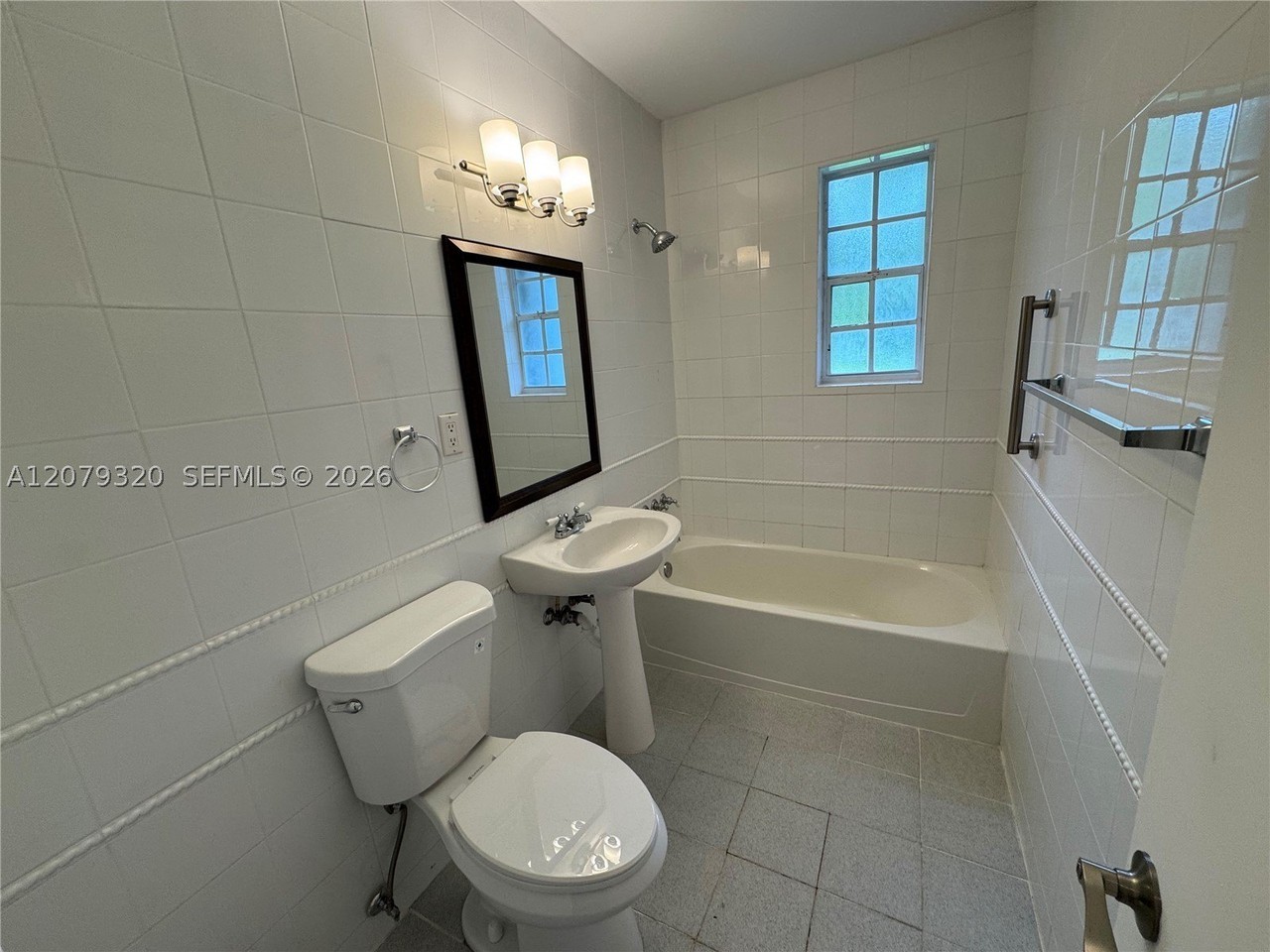 5765 Sw 48th St - Photo 4 of 20