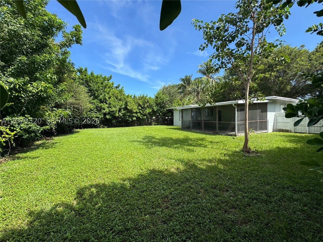 5765 Sw 48th St - Photo 6 of 20