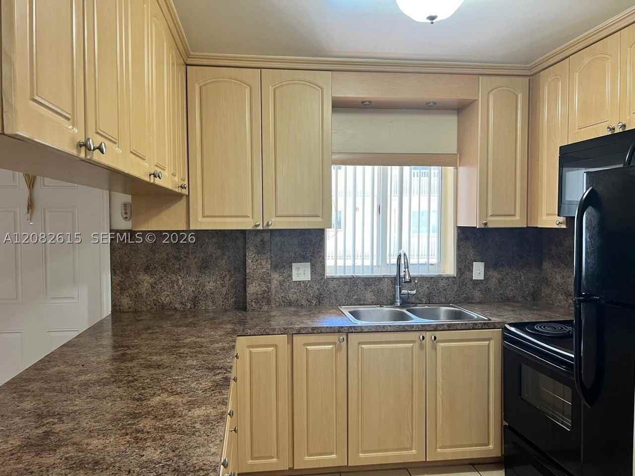 7910 Taft St #201 - Photo 5 of 25