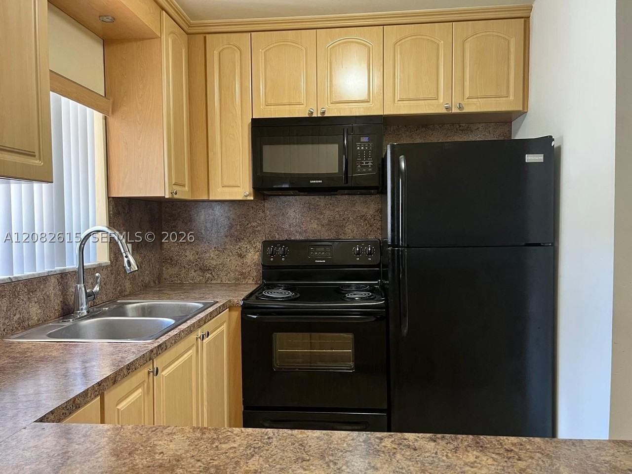 7910 Taft St #201 - Photo 7 of 25