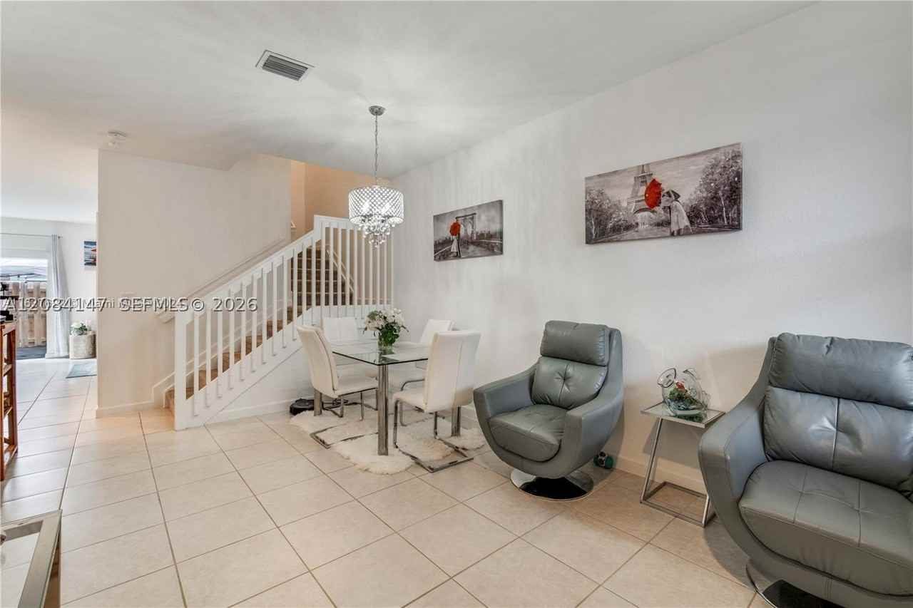 2642 Se 12th St #2642 - Photo 5 of 25