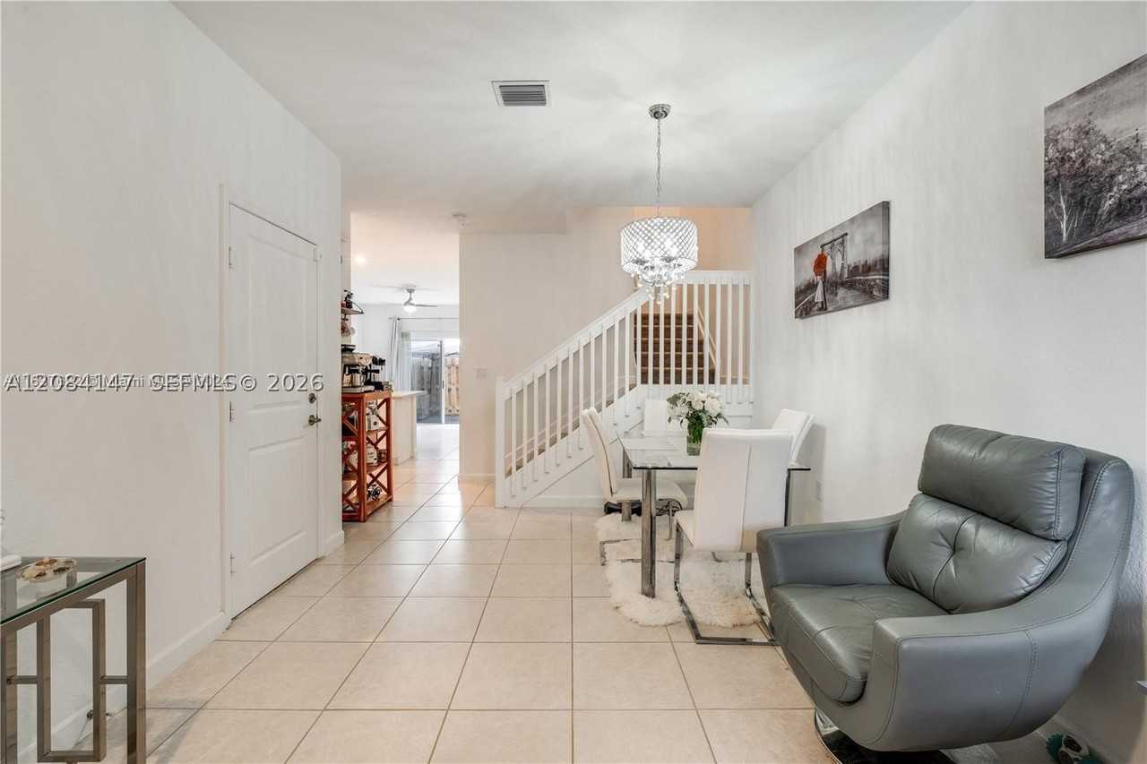 2642 Se 12th St #2642 - Photo 6 of 25