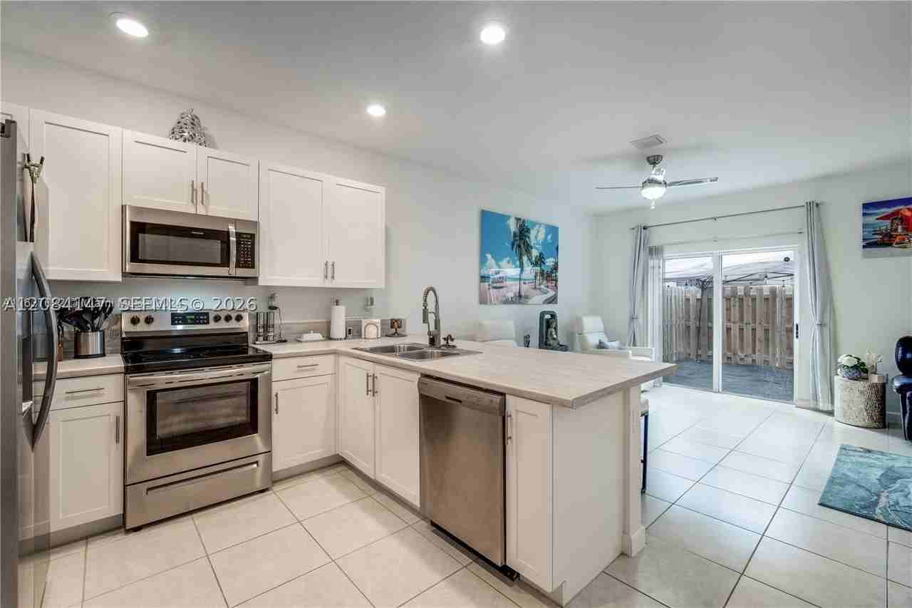 2642 Se 12th St #2642 - Photo 7 of 25
