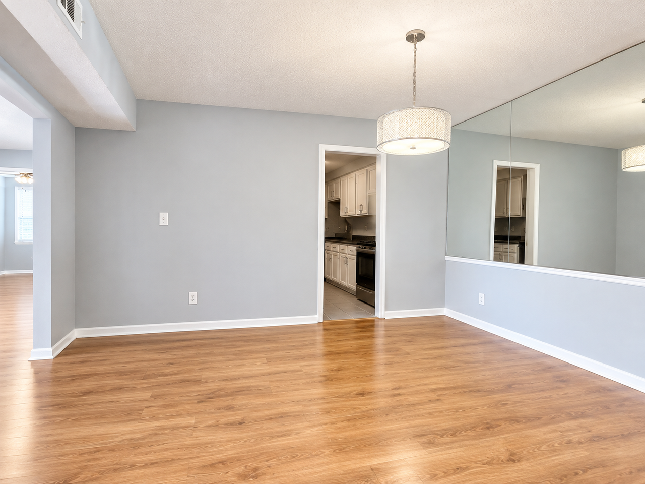 6851 Roswell Road Northeast, Unit H11 - Photo 4 of 21