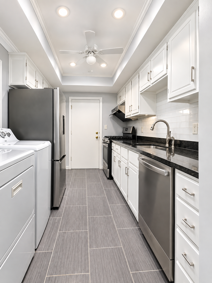 6851 Roswell Road Northeast, Unit H11 - Photo 5 of 21