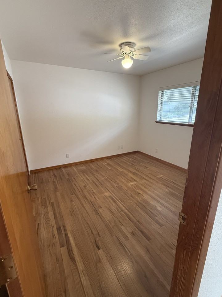 2101 E 6th St #2101 - Photo 4 of 13