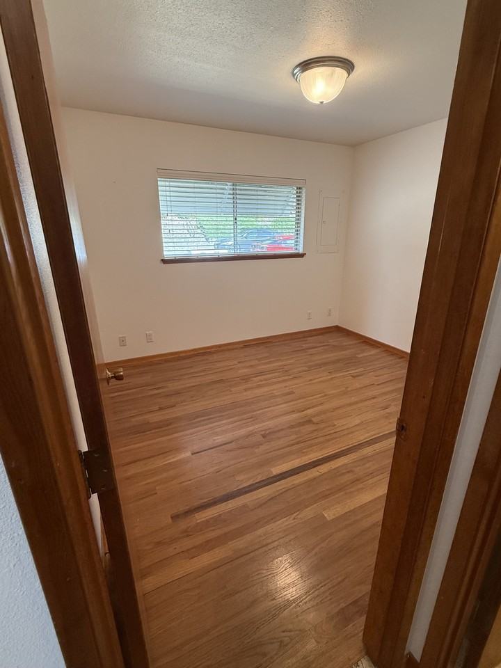 2101 E 6th St #2101 - Photo 5 of 13