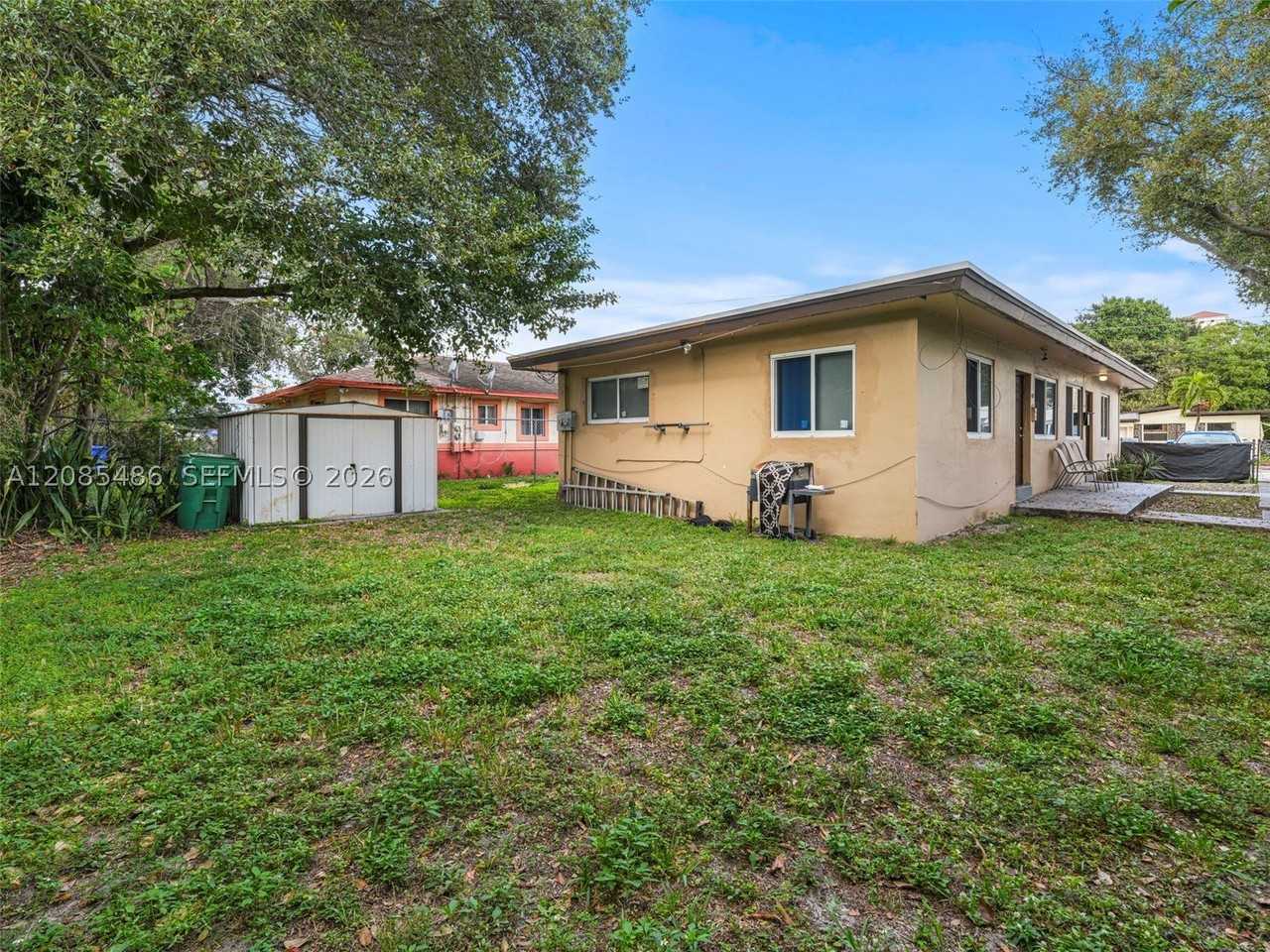 1460 Nw 52nd St #2 - Photo 3 of 17