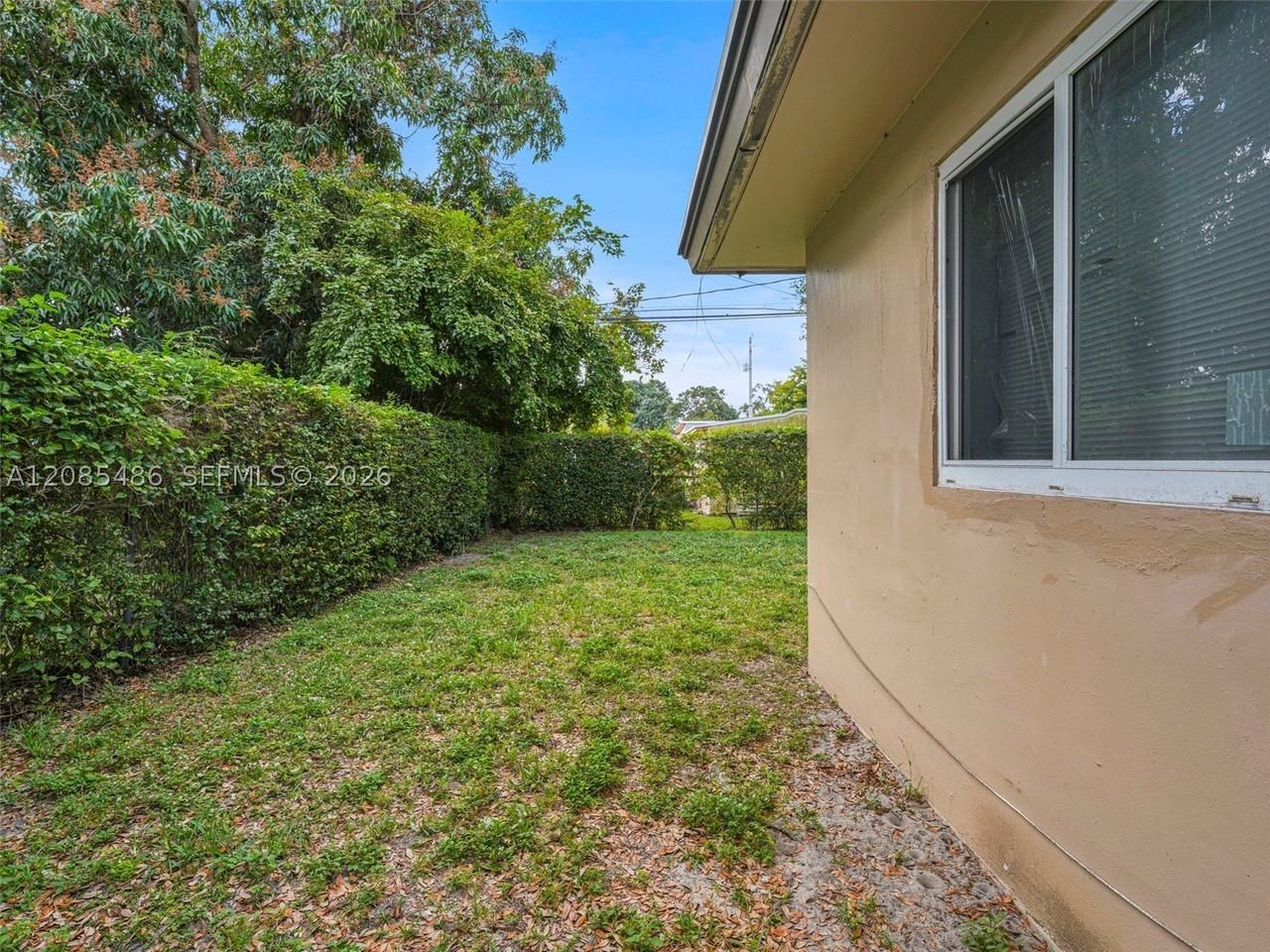 1460 Nw 52nd St #2 - Photo 5 of 17