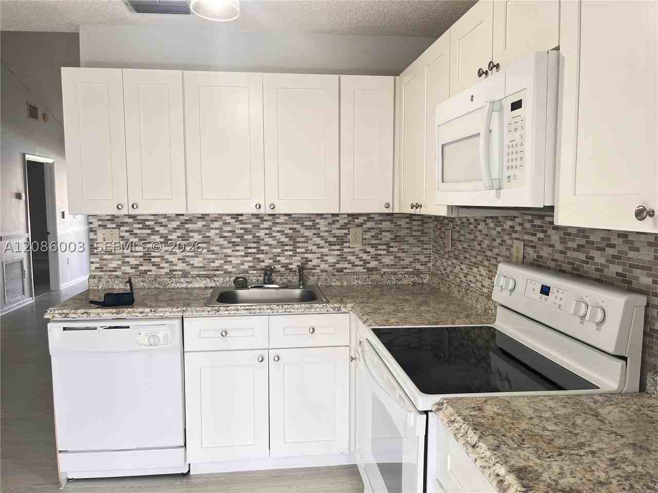 20119 Nw 36th Ct - Photo 3 of 10