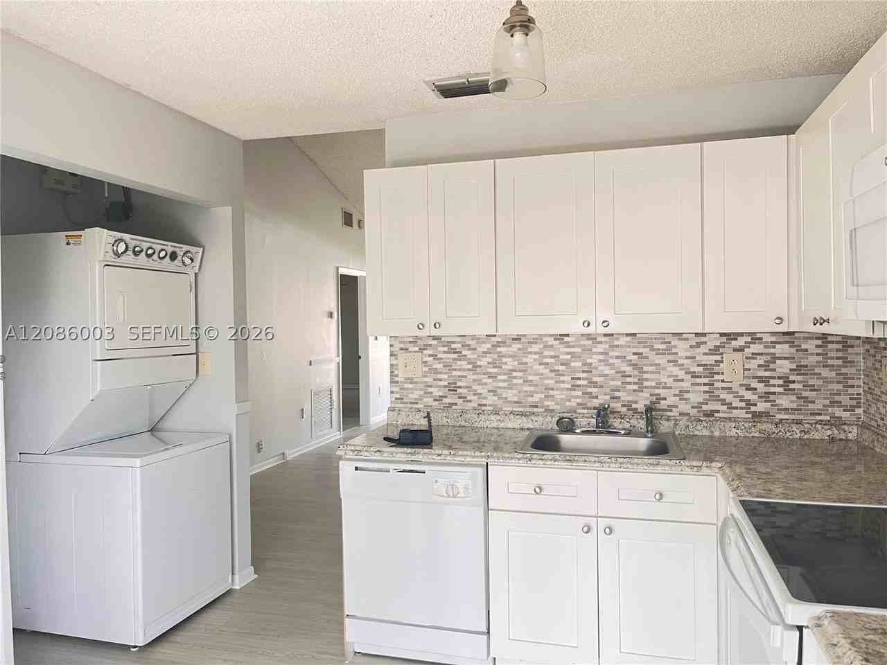 20119 Nw 36th Ct - Photo 4 of 10