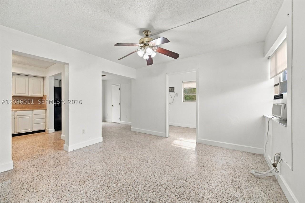 882 Nw 2nd St - Photo 5 of 26